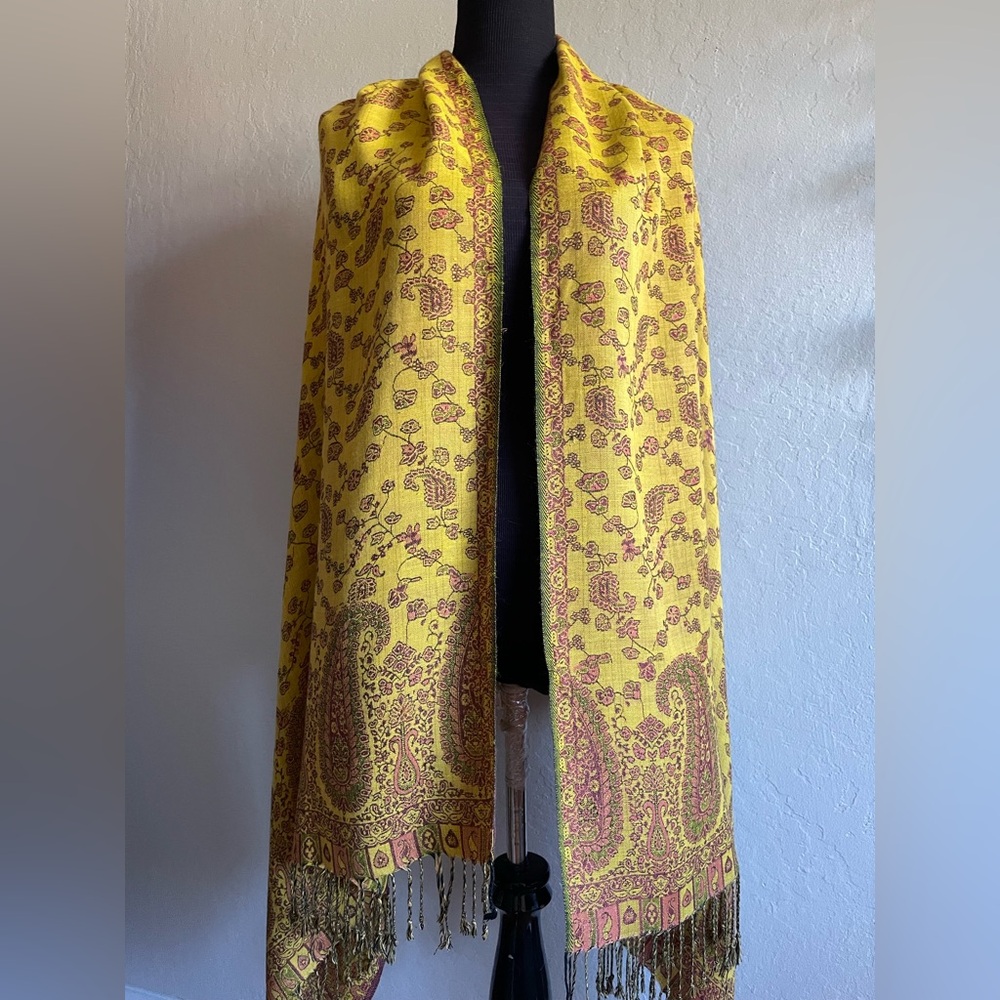 Soft Yellow and Brown Paisley Shawl - Picture 5 of 6